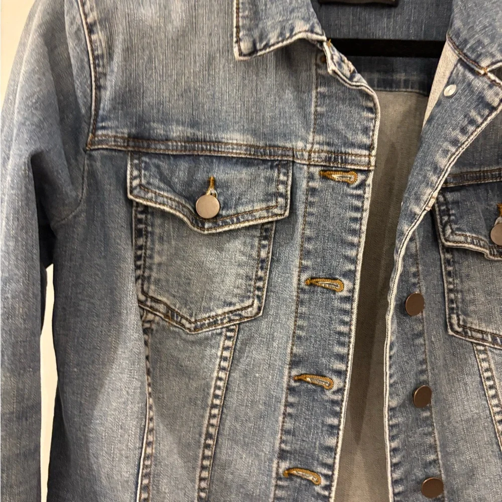 KUT from the Kloth Women’s Classic Blue Denim Jacket Size M Helena Jean jacket - Picture 4 of 9